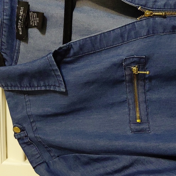 Eighty-Eight 2X Denim Zip-Front Shirt Dress with a Drawstring Waist and Pockets - Picture 4 of 11